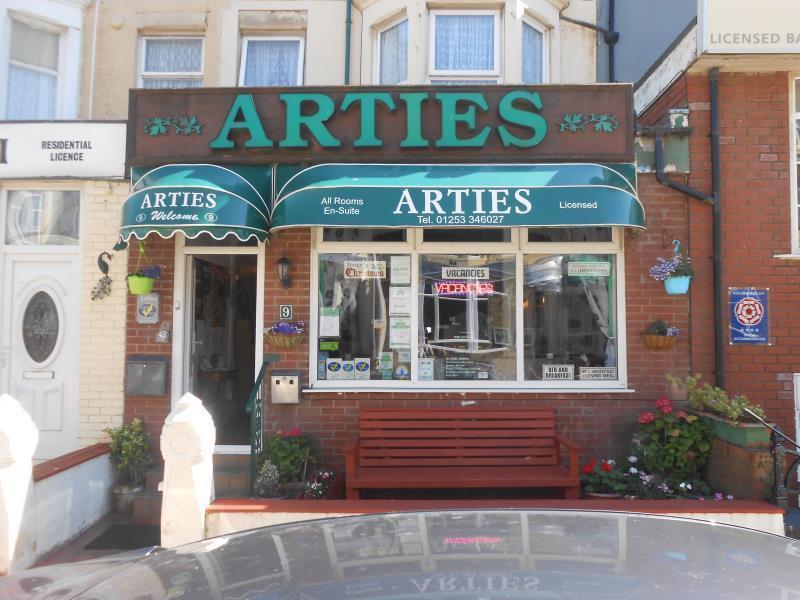 Arties Hotel Блэкпул Экстерьер фото